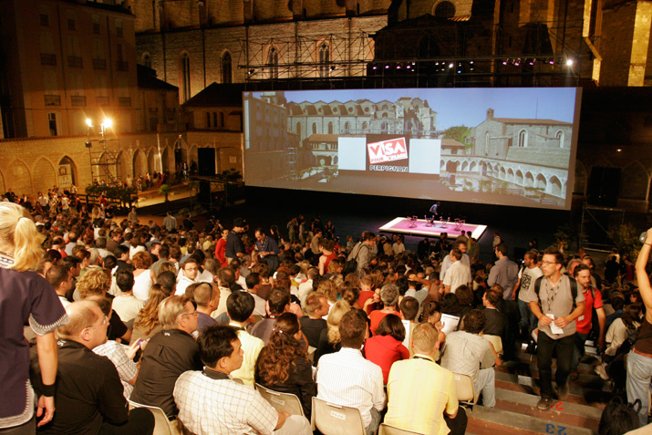 Un momento durante le proiezioni previste nella location Campo Santo - Perpignan